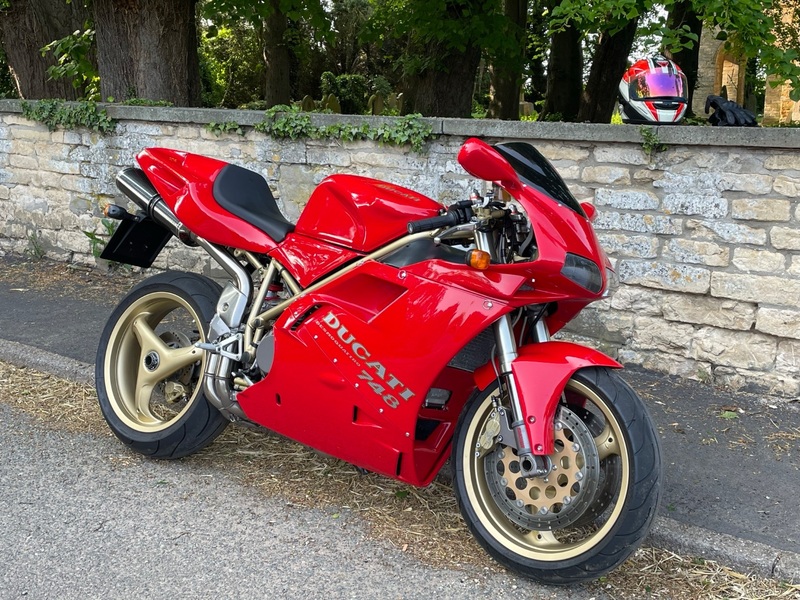 DUCATI 748