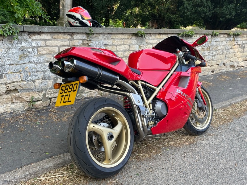 DUCATI 748