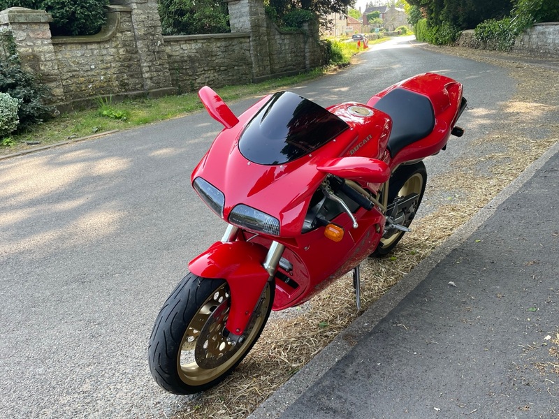 DUCATI 748